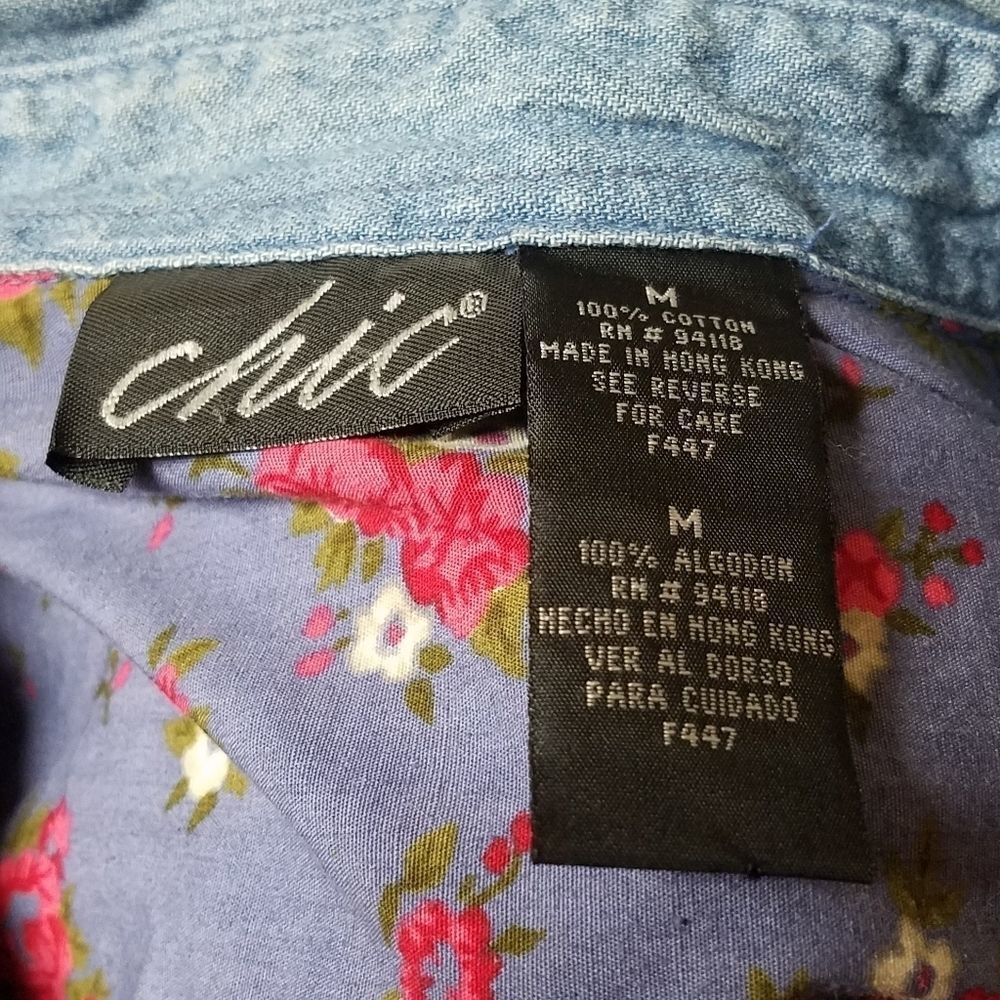 VINTAGE Chic Red Rose Chambray Button Up Blouse - Picture 12 of 13